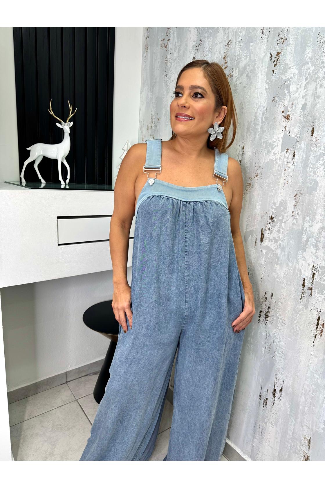 Buttoned Strap Pleat
Wide Leg Denim Overall